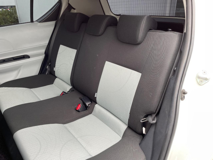 2012 Toyota Aqua DAA-NHP10 (UW-6a23908f21928)[23]