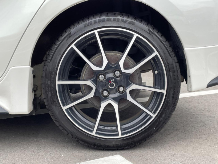 2012 Toyota Aqua DAA-NHP10 (UW-6a23908f21928)[9]