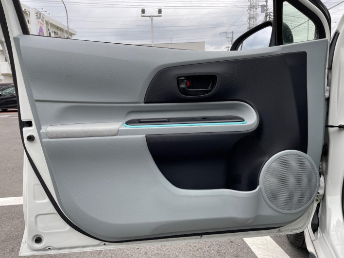 2012 Toyota Aqua DAA-NHP10 (UW-6a23908f21928)[24]