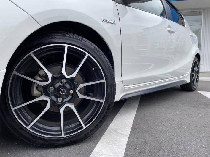 2012 Toyota Aqua DAA-NHP10 (UW-6a23908f21928)[5]