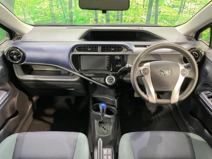 2015 Toyota Aqua DAA-NHP10 (UW-6a23909024967)[15]