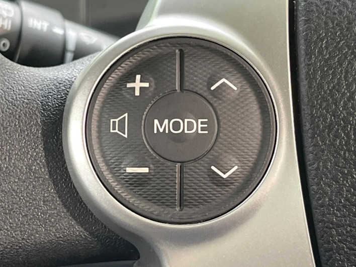 2015 Toyota Aqua DAA-NHP10 (UW-6a23909024967)[27]