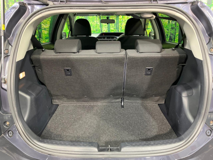 2015 Toyota Aqua DAA-NHP10 (UW-6a23909024967)[13]