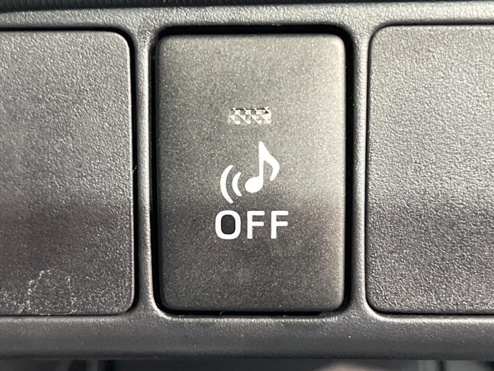 2015 Toyota Aqua DAA-NHP10 (UW-6a23909024967)[19]