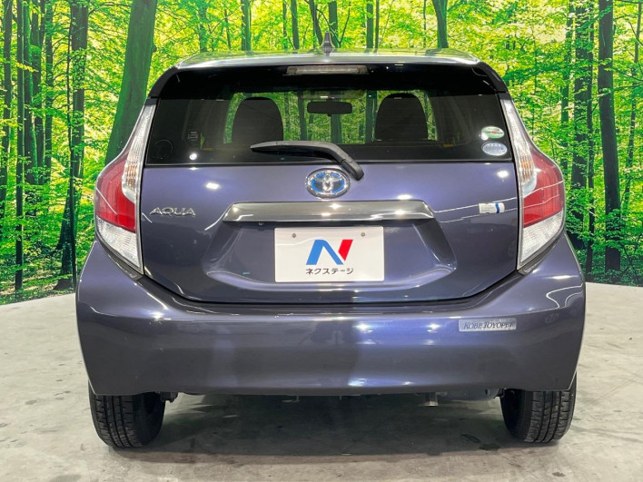 2015 Toyota Aqua DAA-NHP10 (UW-6a23909024967)[4]