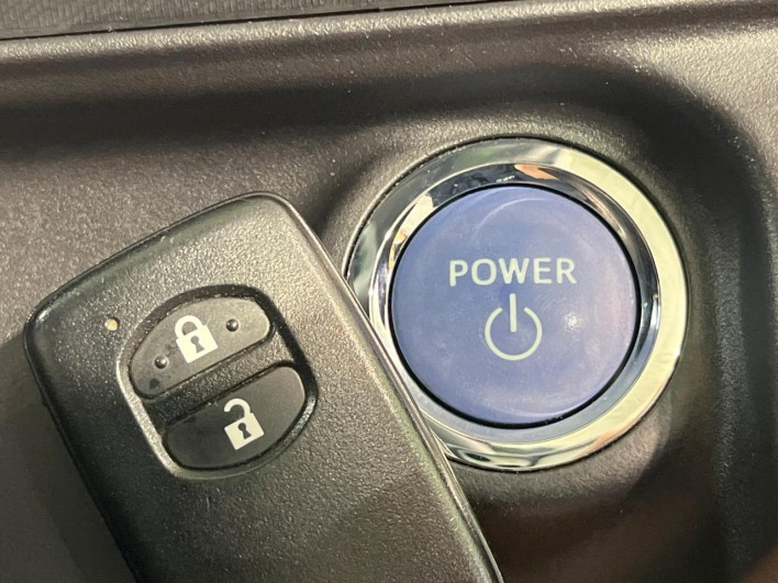 2015 Toyota Aqua DAA-NHP10 (UW-6a23909024967)[20]