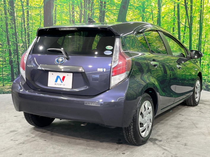 2015 Toyota Aqua DAA-NHP10 (UW-6a23909024967)[5]