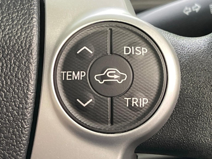 2015 Toyota Aqua DAA-NHP10 (UW-6a23909024967)[26]