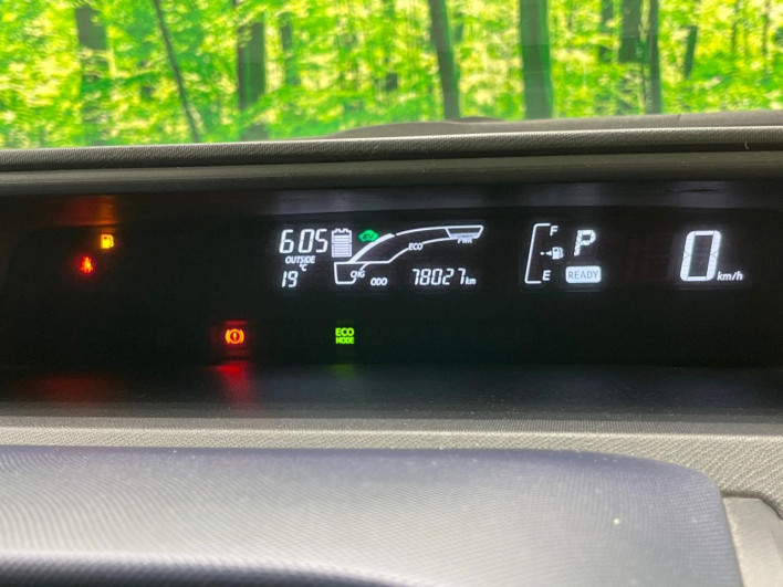 2015 Toyota Aqua DAA-NHP10 (UW-6a23909024967)[28]