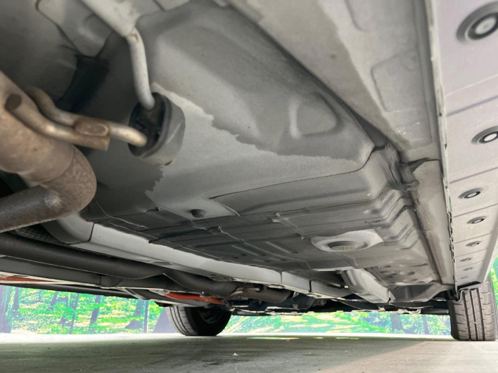 2015 Toyota Aqua DAA-NHP10 (UW-6a23909024967)[9]
