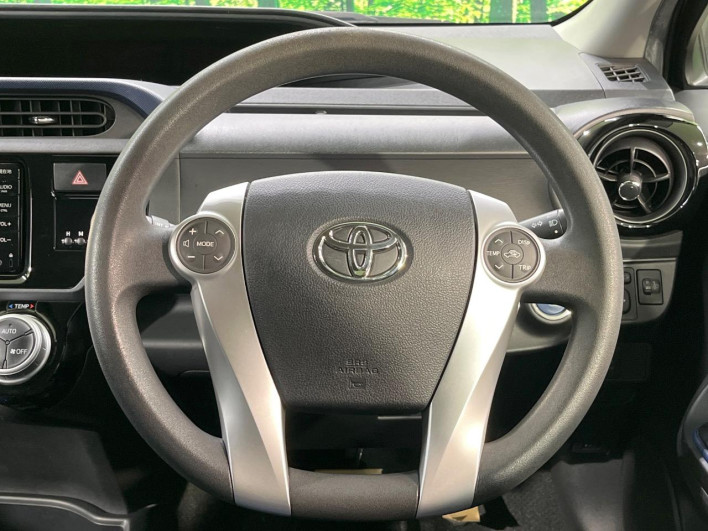 2015 Toyota Aqua DAA-NHP10 (UW-6a23909024967)[16]