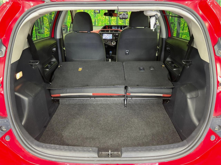 2016 Toyota Aqua DAA-NHP10 (UW-6a239090d031f)[19]
