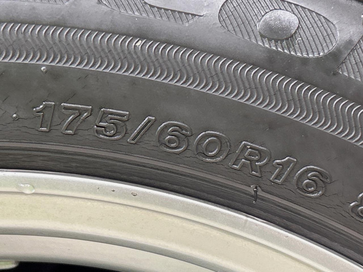 2016 Toyota Aqua DAA-NHP10 (UW-6a239090d031f)[9]