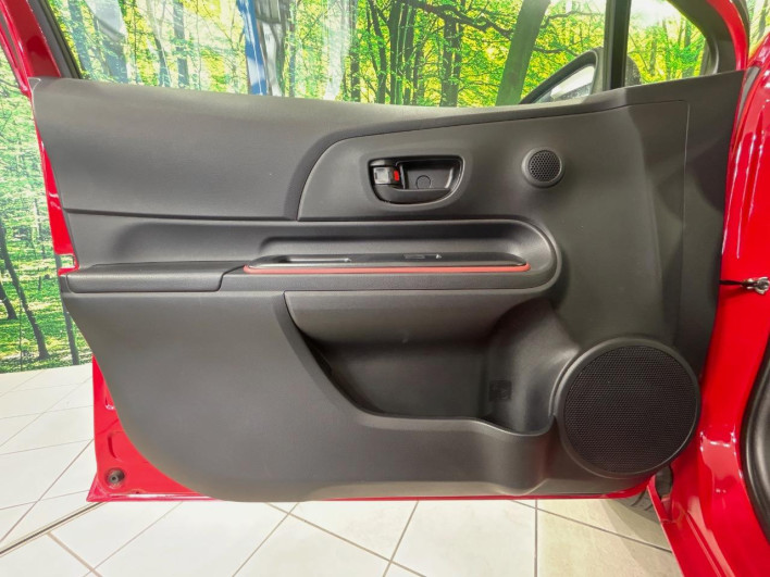 2016 Toyota Aqua DAA-NHP10 (UW-6a239090d031f)[25]