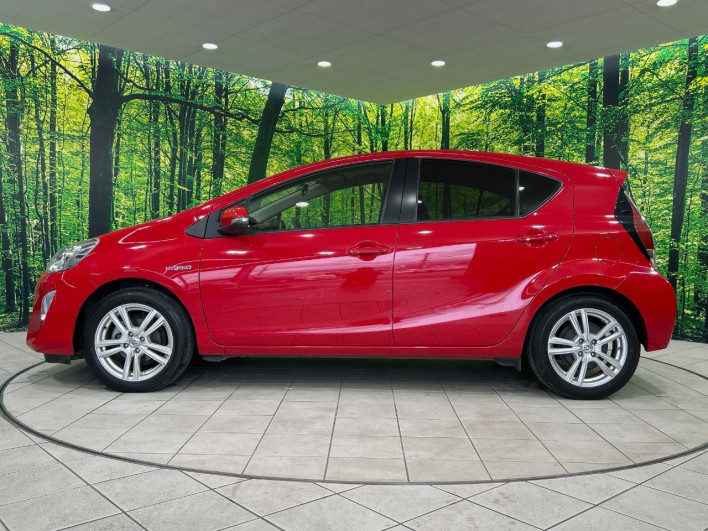 2016 Toyota Aqua DAA-NHP10 (UW-6a239090d031f)[11]