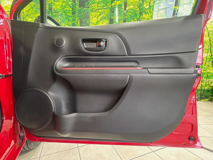 2016 Toyota Aqua DAA-NHP10 (UW-6a239090d031f)[27]