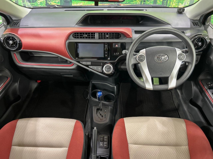 2016 Toyota Aqua DAA-NHP10 (UW-6a239090d031f)[29]
