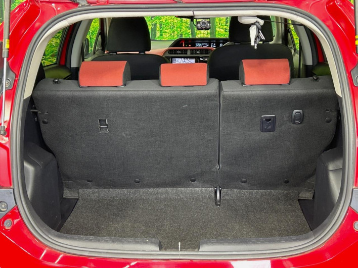 2016 Toyota Aqua DAA-NHP10 (UW-6a239090d031f)[18]