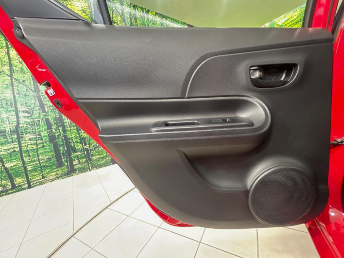 2016 Toyota Aqua DAA-NHP10 (UW-6a239090d031f)[26]