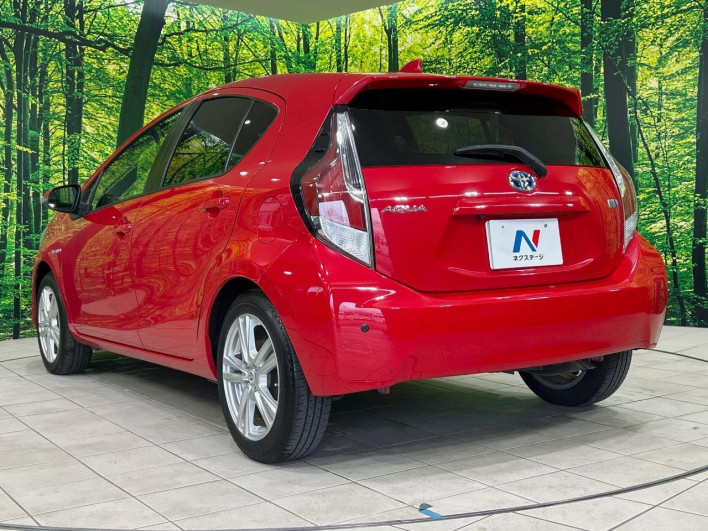 2016 Toyota Aqua DAA-NHP10 (UW-6a239090d031f)[14]