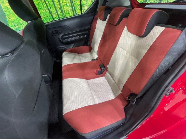 2016 Toyota Aqua DAA-NHP10 (UW-6a239090d031f)[13]