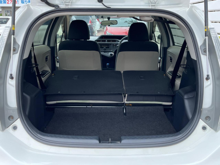 2012 Toyota Aqua DAA-NHP10 (UW-6a23909456c81)[26]
