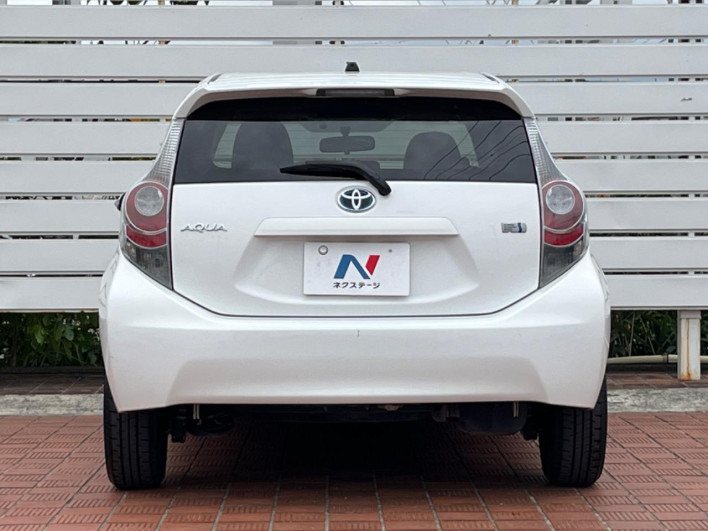 2012 Toyota Aqua DAA-NHP10 (UW-6a23909456c81)[18]