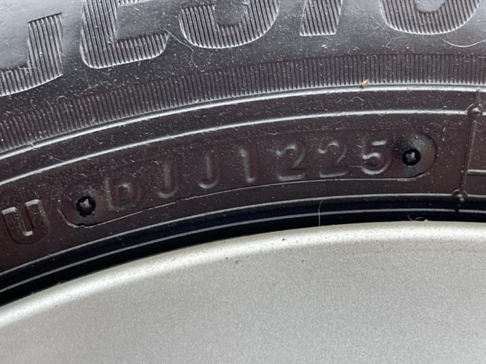 2012 Toyota Aqua DAA-NHP10 (UW-6a23909456c81)[6]