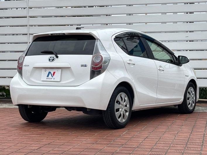 2012 Toyota Aqua DAA-NHP10 (UW-6a23909456c81)[17]