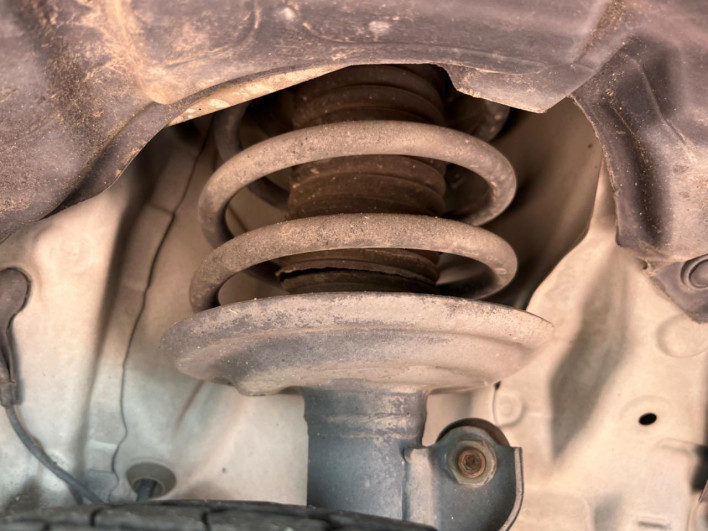 2012 Toyota Aqua DAA-NHP10 (UW-6a23909456c81)[11]