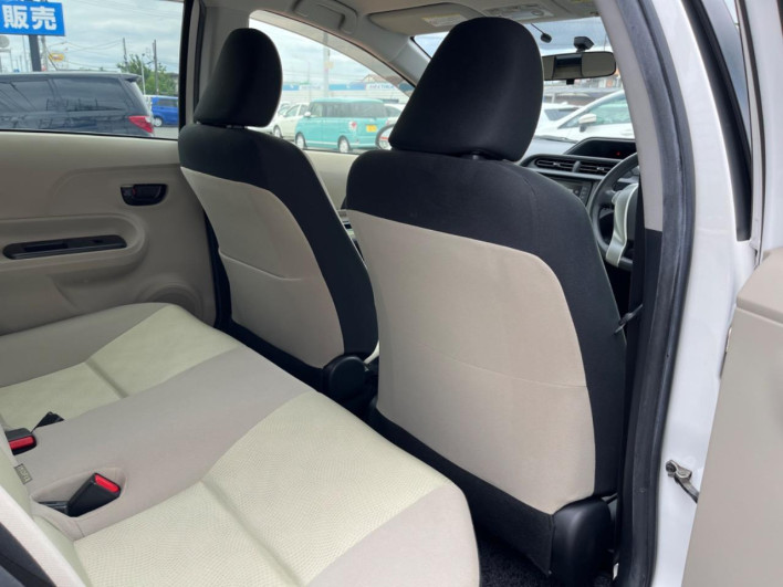 2012 Toyota Aqua DAA-NHP10 (UW-6a23909456c81)[29]