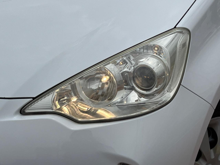 2012 Toyota Aqua DAA-NHP10 (UW-6a23909456c81)[9]
