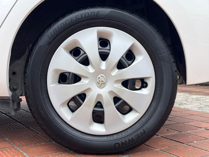 2012 Toyota Aqua DAA-NHP10 (UW-6a23909456c81)[4]