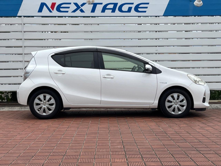 2012 Toyota Aqua DAA-NHP10 (UW-6a23909456c81)[16]