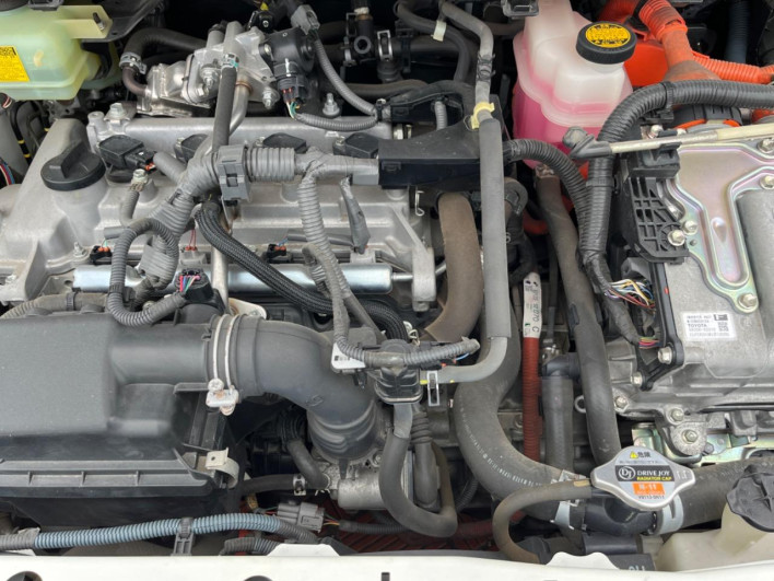 2012 Toyota Aqua DAA-NHP10 (UW-6a23909456c81)[8]