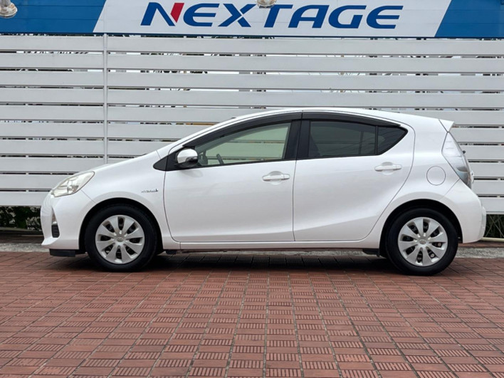 2012 Toyota Aqua DAA-NHP10 (UW-6a23909456c81)[20]