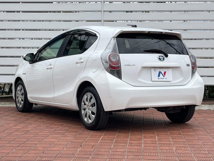 2012 Toyota Aqua DAA-NHP10 (UW-6a23909456c81)[19]