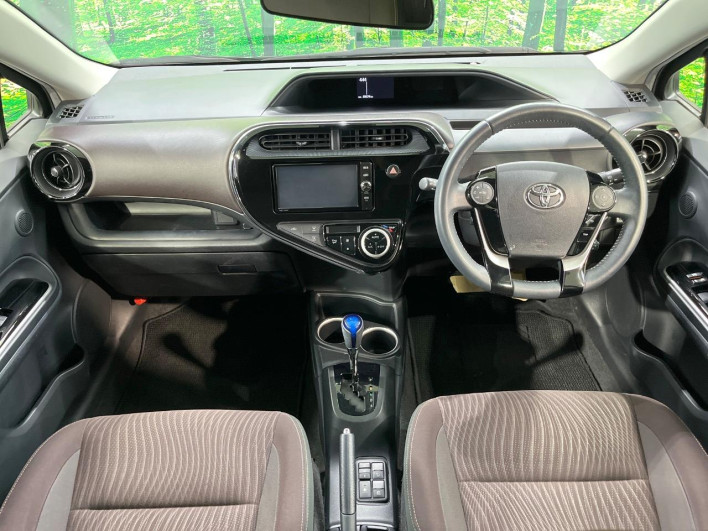 2017 Toyota Aqua DAA-NHP10 (UW-6a2390983e3a1)[15]