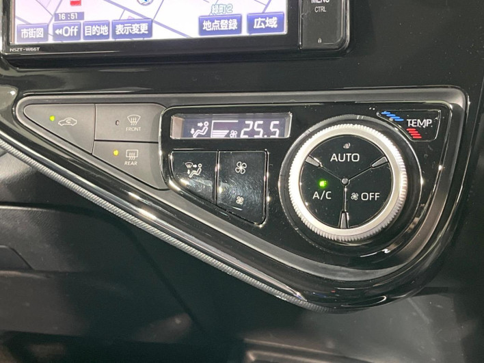2017 Toyota Aqua DAA-NHP10 (UW-6a2390983e3a1)[29]