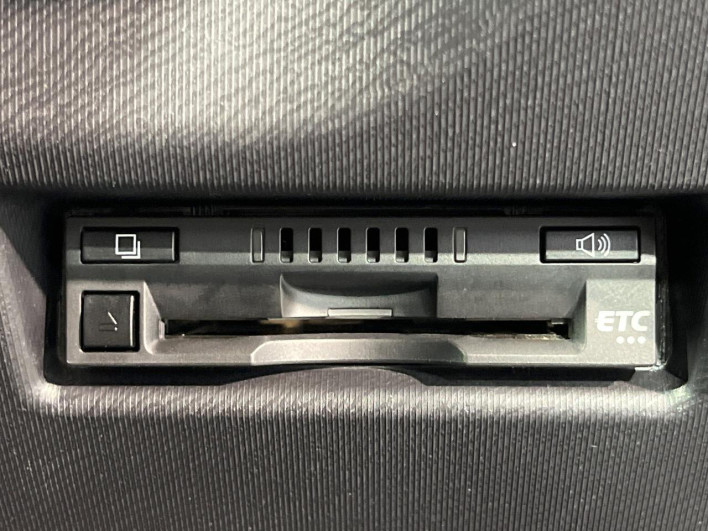 2017 Toyota Aqua DAA-NHP10 (UW-6a2390983e3a1)[18]