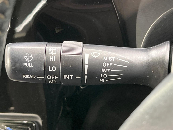 2017 Toyota Aqua DAA-NHP10 (UW-6a2390983e3a1)[23]