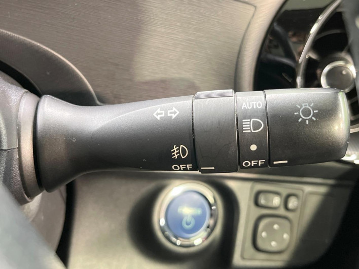 2017 Toyota Aqua DAA-NHP10 (UW-6a2390983e3a1)[22]