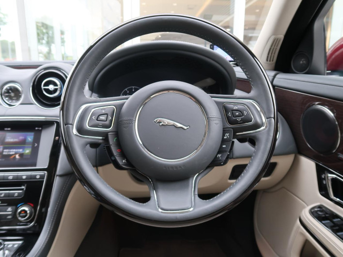 2017 Jaguar XJ CBA-J24MA (UW-6a2390c203d7d)[22]