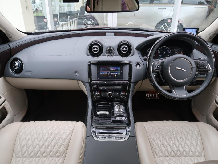 2017 Jaguar XJ CBA-J24MA (UW-6a2390c203d7d)[21]