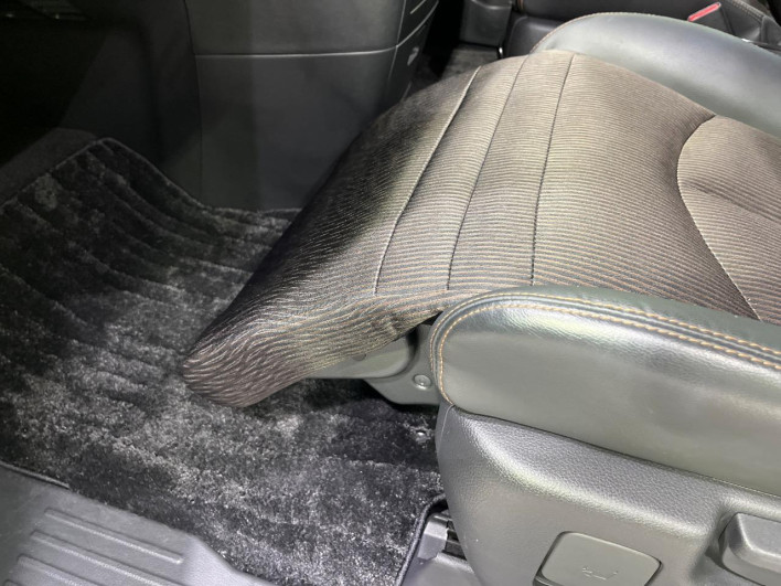 2016 Nissan Elgrand DBA-TNE52 (UW-6a2390cf66133)[18]