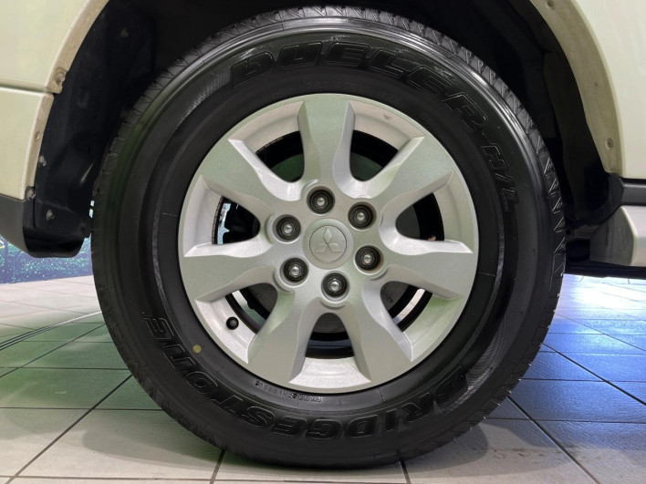 2012 Mitsubishi Pajero LDA-V98W (UW-6a2390db2adac)[14]