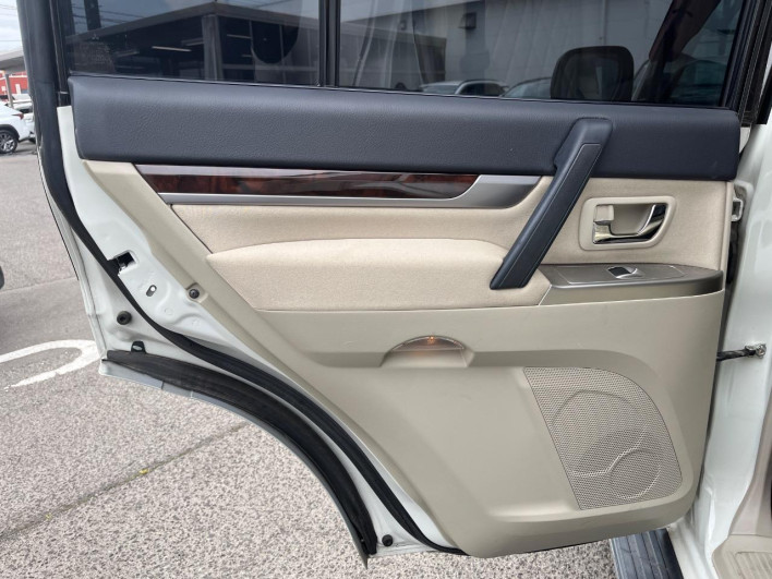 2016 Mitsubishi Pajero LDA-V98W (UW-6a2390db4af38)[18]
