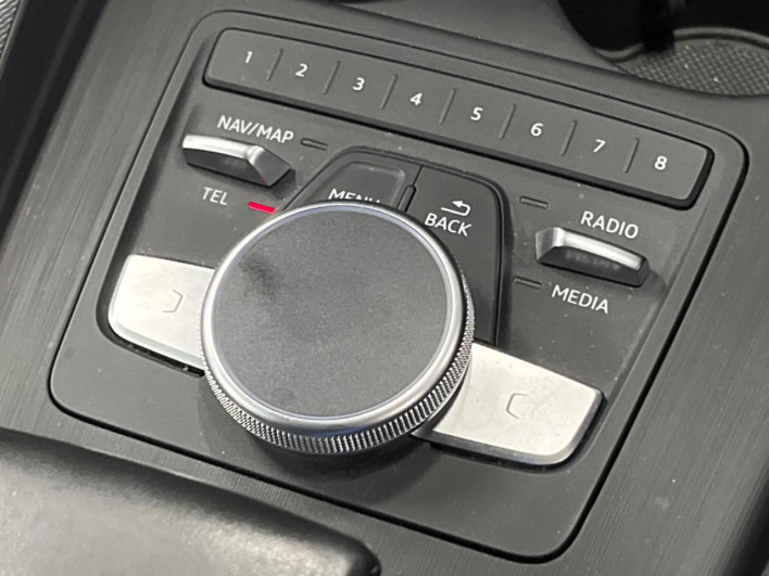 2018 Audi A4 Avant DBA-8WCYRF (UW-6a2390e7acb12)[28]