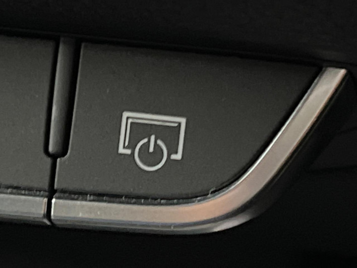 2018 Audi A4 Avant DBA-8WCYRF (UW-6a2390e7acb12)[26]