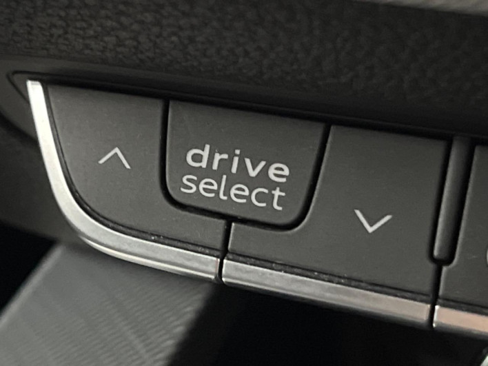 2018 Audi A4 Avant DBA-8WCYRF (UW-6a2390e7acb12)[21]